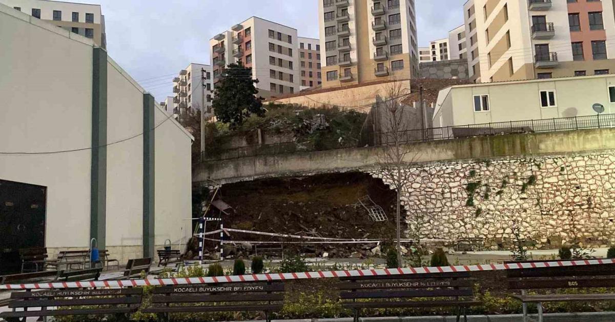 kocaeli izmitte istinat duvari coktu LFfUeu34.jpg