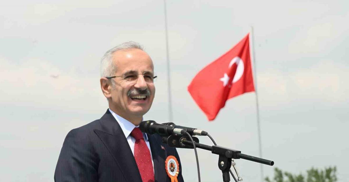 otoyollardan 1 milyardan fazla gecis yapildi 8FWdEnFL.jpg