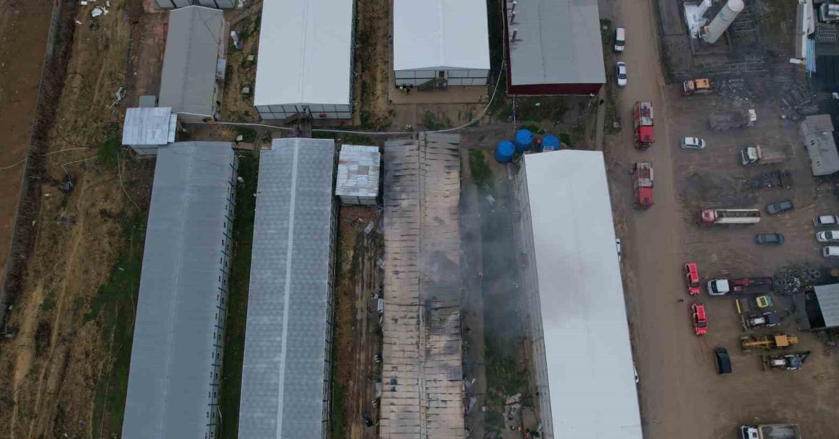 sakarya adapazarinda santiyedeki isci yatakhaneleri alev alev yandi feCLrahU.jpg