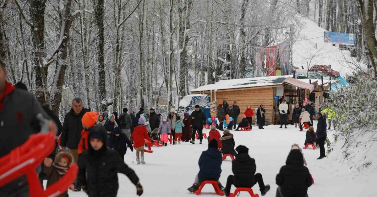 sakarya akyazida kar eglencesi aHOdpOtf.jpg