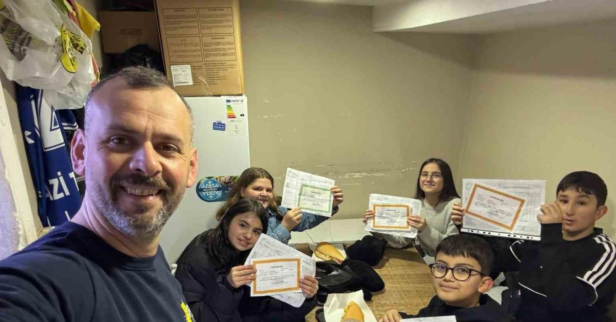 sakarya pamukovada ogrencilere bedava doner surprizi QXZdkNxR.jpg