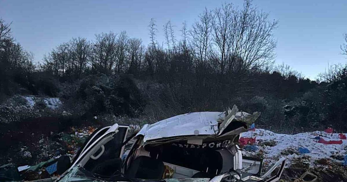 sakaryada kamyonet takla atti baba ve oglu yaralandi Xg3FrOjy.jpg