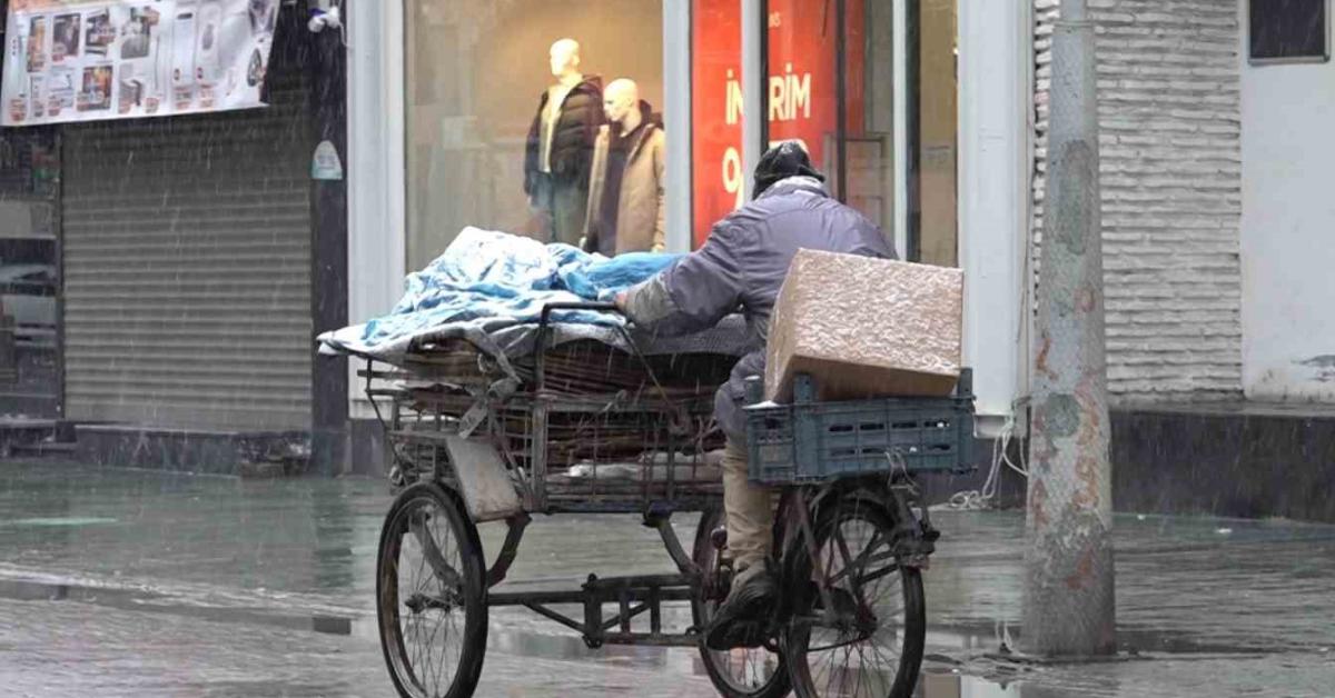 sakaryada kar surprizi sehir merkezinde beyaz ortu 3jvfi274.jpg