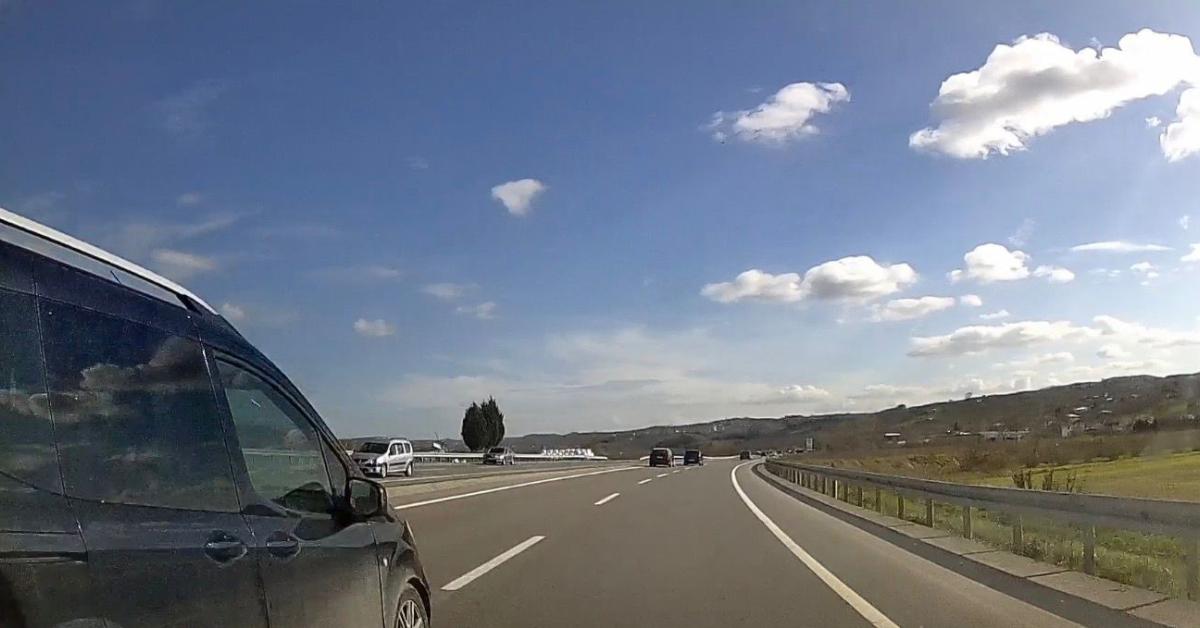 sakaryada kazaya ramak kala kameralarla kaydedildi bHYl9lBq.jpg