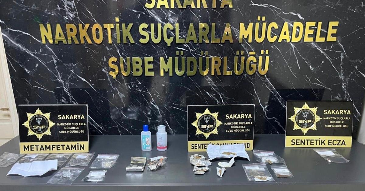 sakaryada uyusturucu operasyonu 7 gozalti hj1X4F5U.jpg