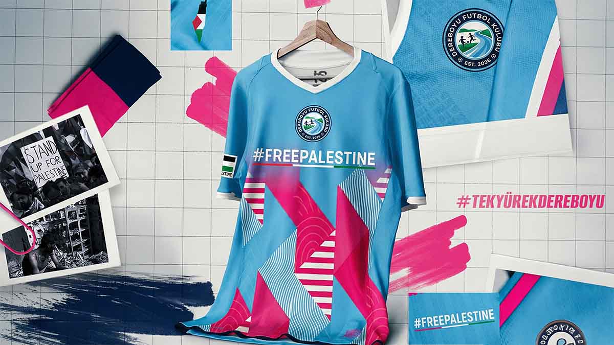Dereboyu FK FormaKerem Aktürkoğlu’nun, destek verdiği takımın formalarında “#FreePalestine (Özgür Filistin)” ifadesinin yer almasını istediği öğrenildi. Dereboyu FK, Ramazan turnuvasında sahaya bu mesajın yazılı olduğu formalarla çıkacak.