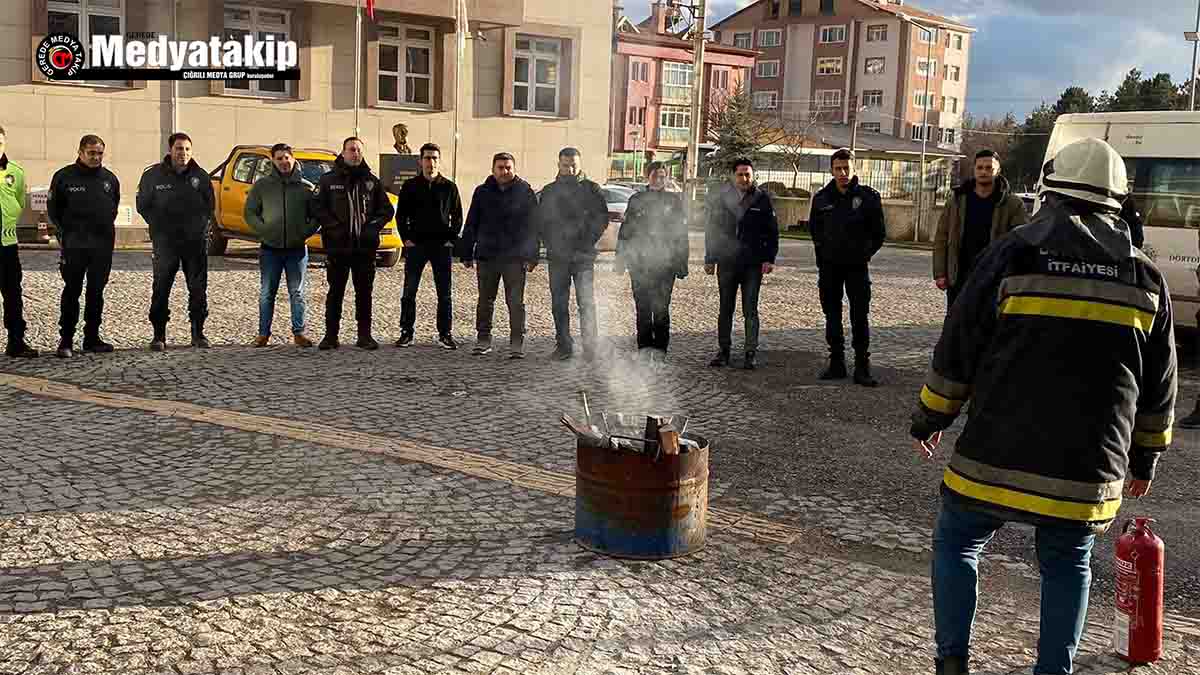 Dörtdivan’da Polis Ekiplerine Uygulamalı Yangın Eğitimi