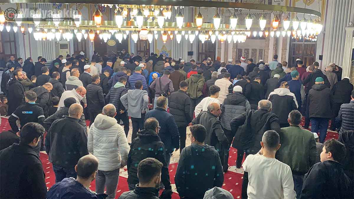 Gerede ve Bolu’da Vatandaşlar Camilere Akın Etti