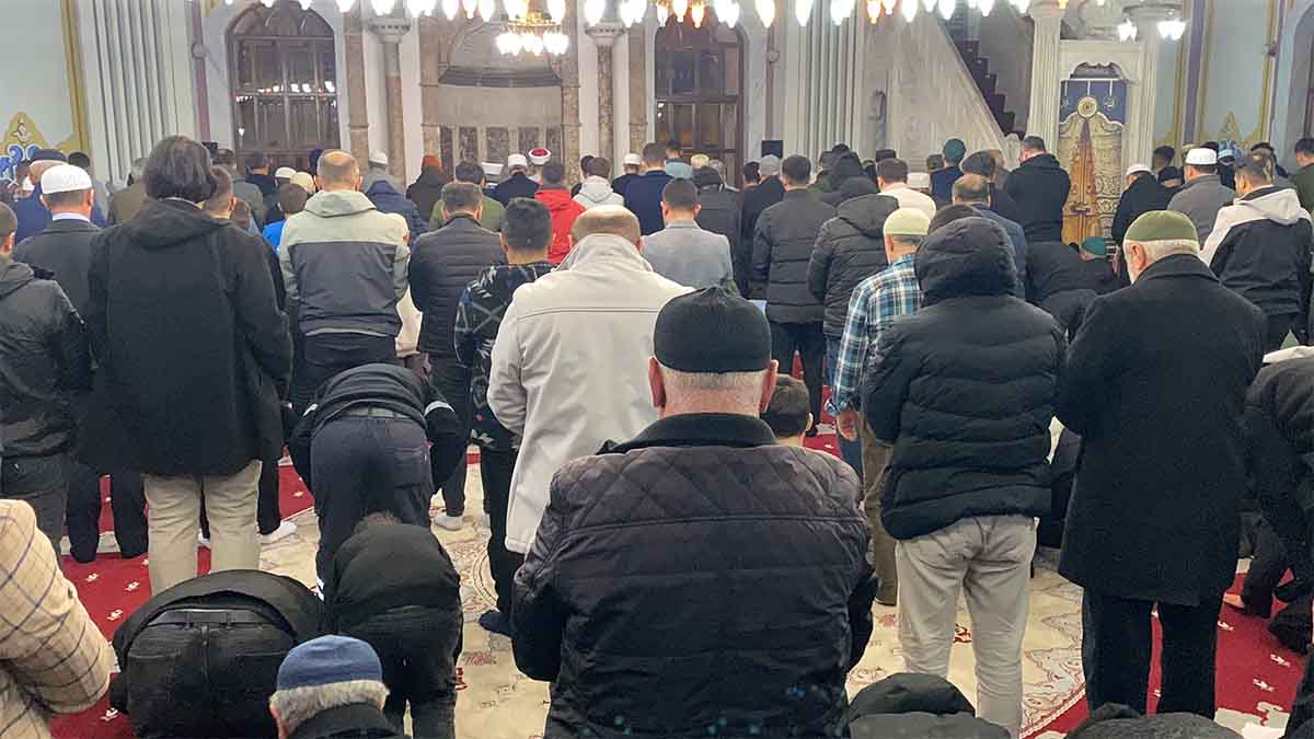 Gerede ve Bolu’da Vatandaşlar Camilere Akın Etti2