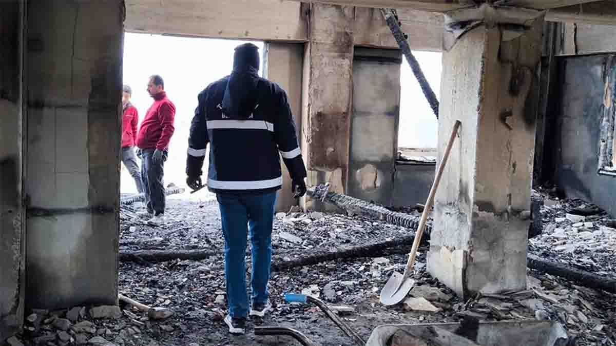 Mengen’de Cami Yangını Enkazı Kaldırılıyor2