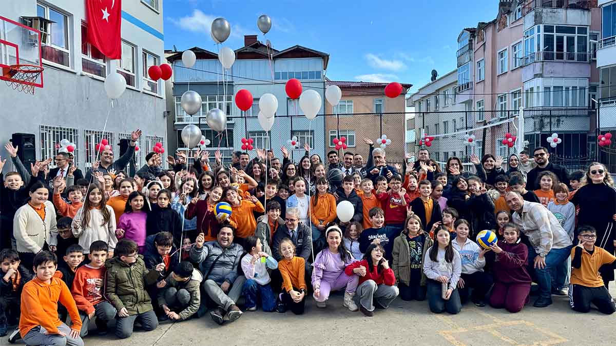 OYAK Çimento “Renkli Yakalar” ile Geleceği Güzelleştiriyor