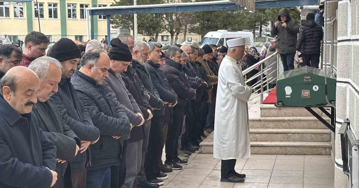 amasrada vefat eden genc karabukte son yolculuguna ugurlandi Zv3Rxin3.jpg