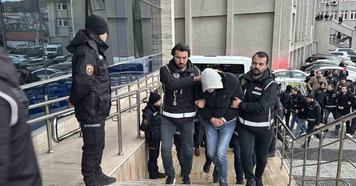 arac muayenesinde rusvet operasyonu 13 kisi yakalandi d3FSNrua.jpg