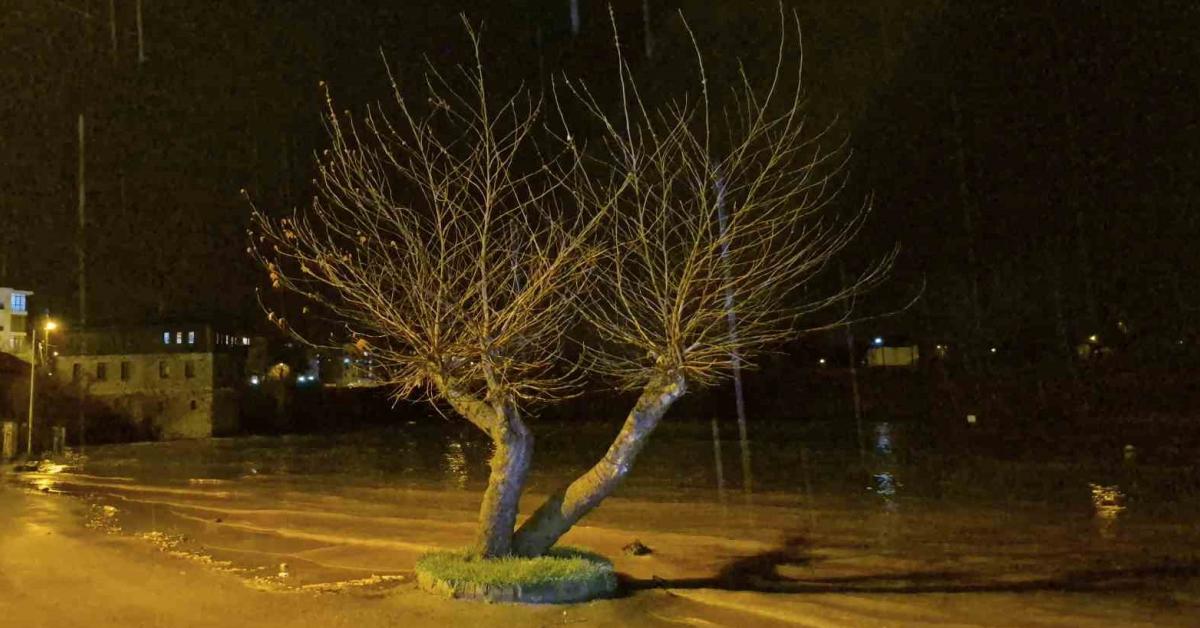 bartinda piknik alanlari su altinda kaldi mVSdpSI3.jpg