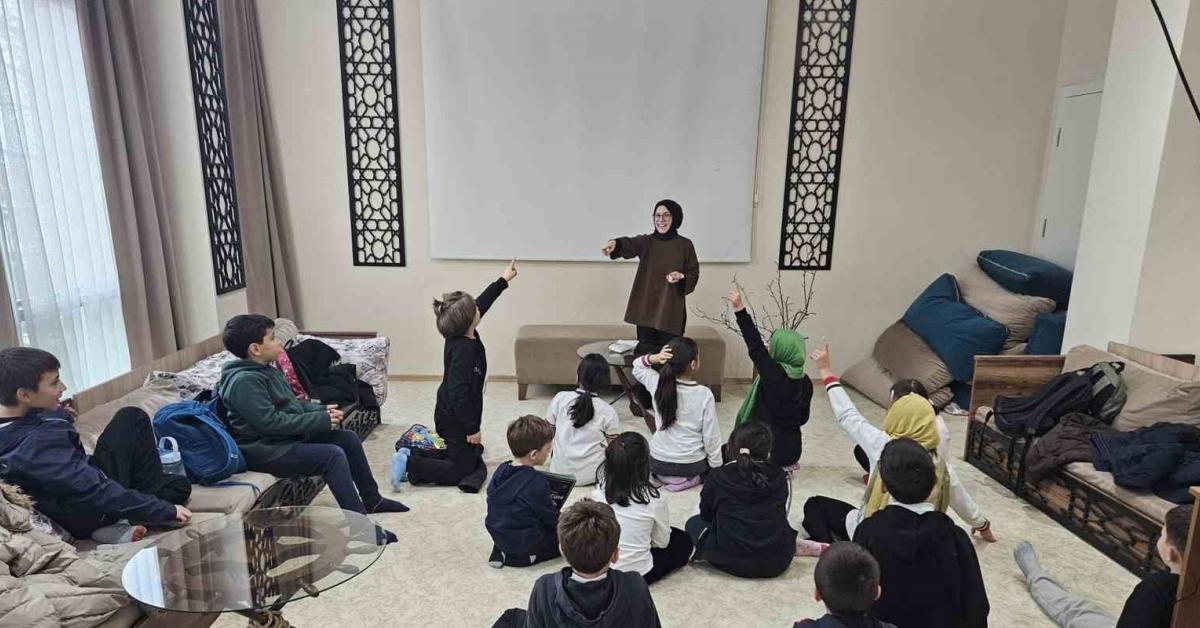 duzce akcakocada genclere deger egitimi ISNgCIjr.jpg