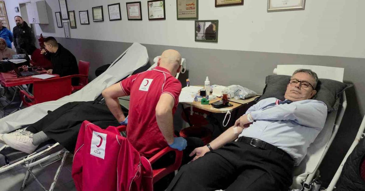 duzcede okul aile birligiyle dev kan bagisi kampanyasi bebqCSLN.jpg