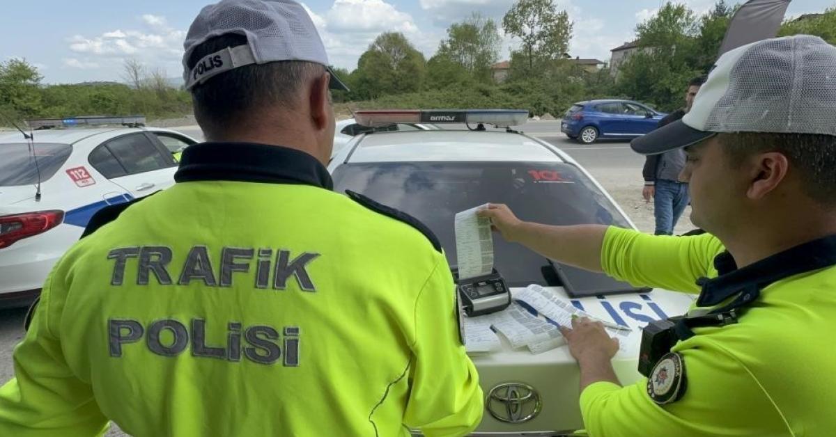 duzcede trafik denetimlerinde 228 arac trafikten men edildi E5xYg52V.jpg