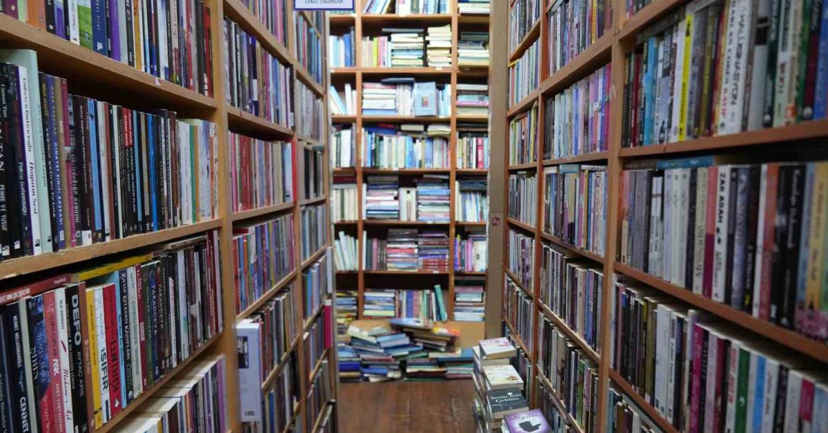 izmitte sahaf soku 1800lu yillara ait ozel cilt calindi CPSyBCOt.jpg