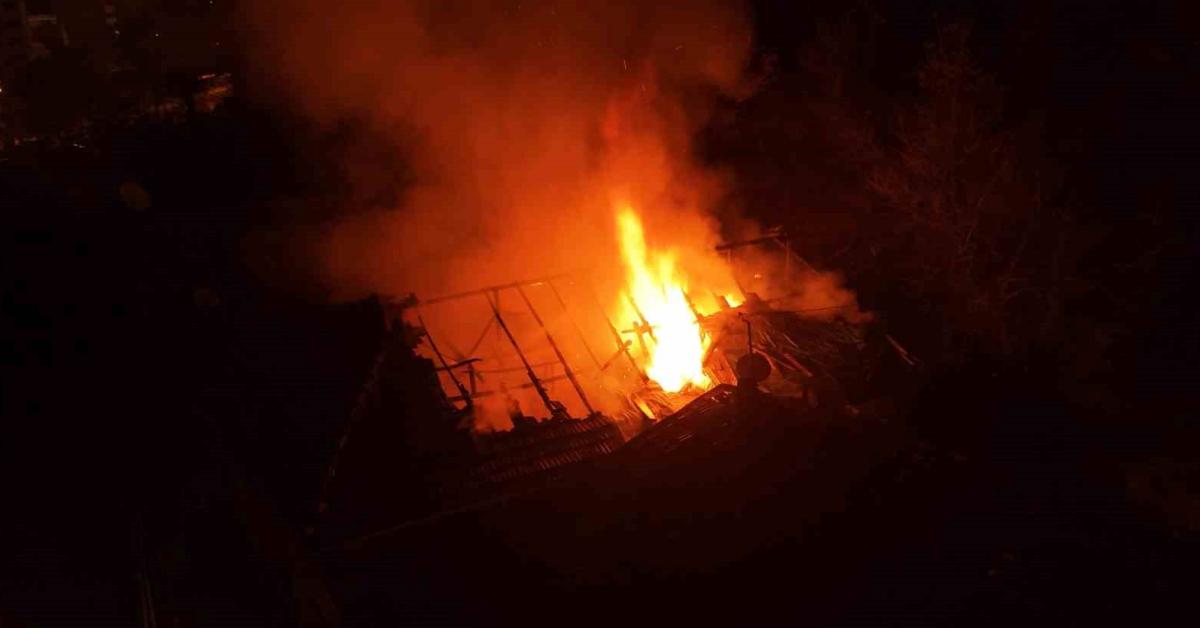 karabukte yangin felaketi yasli adamin olum kalim mucadelesi QnNUSnl1.jpg