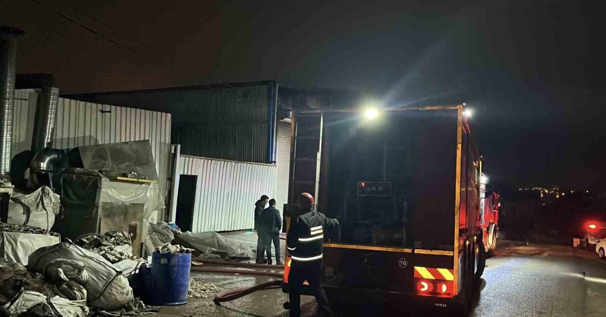 kocaeli cayirovadaki metal isleme firmasinda korkutan yangin Pk7Jy5hN.jpg