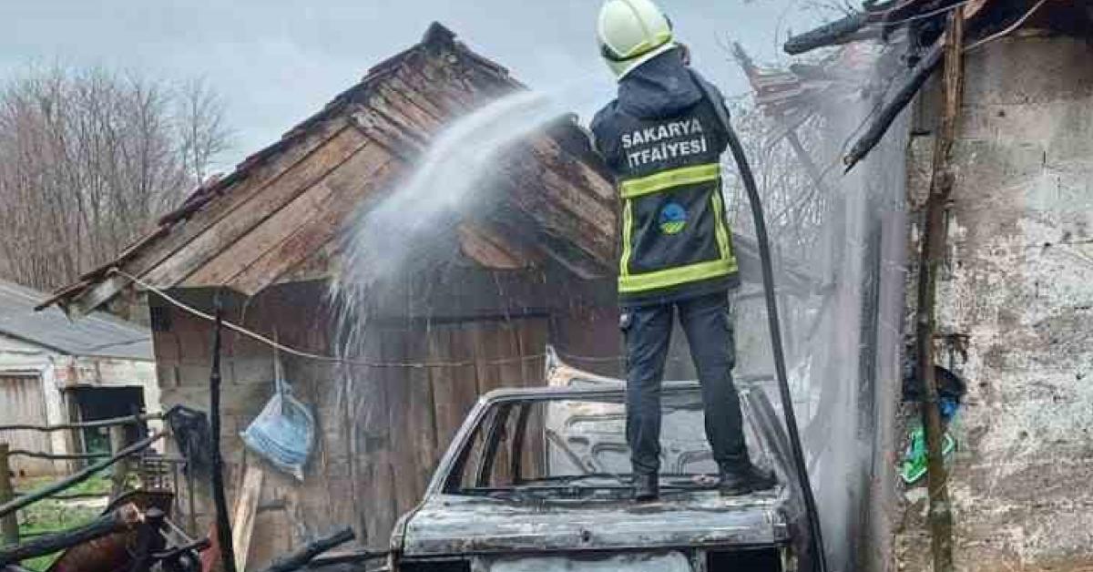 sakaryada arabada basladi eve sicradi TvndQjKi.jpg