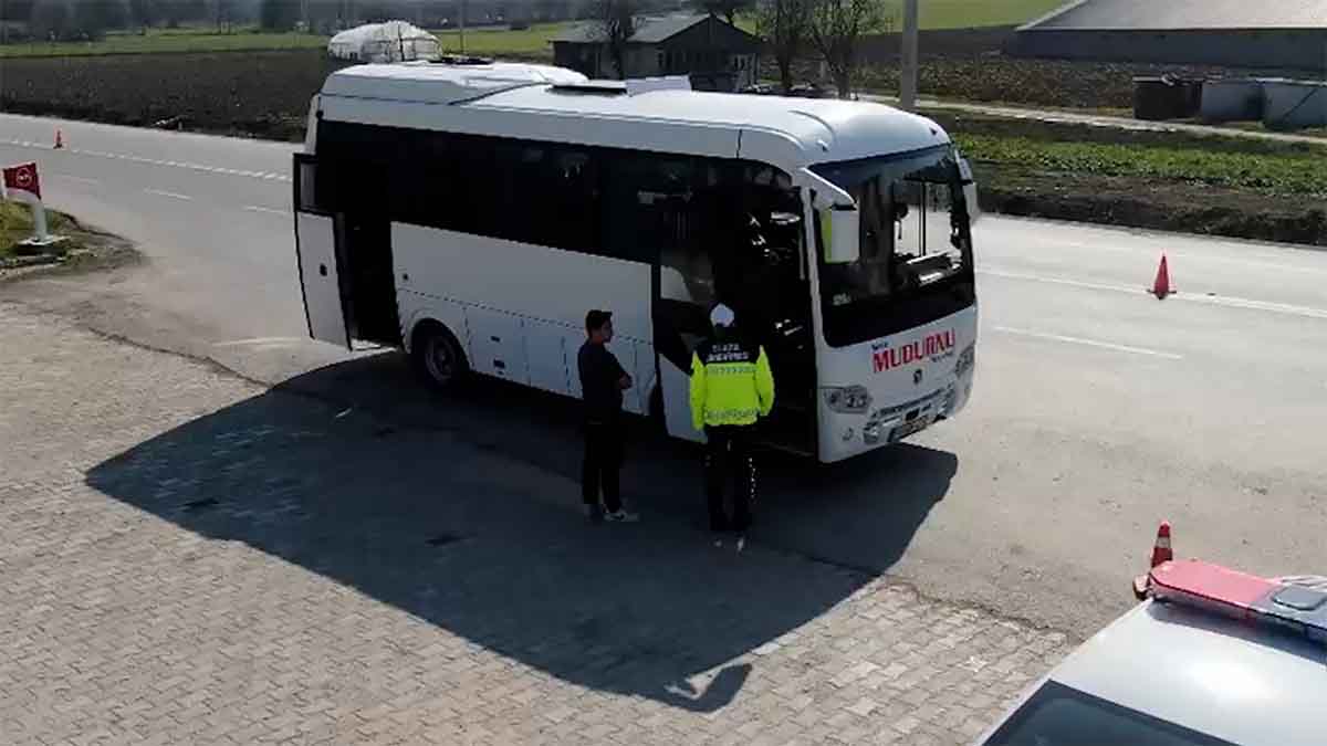 Bolu'da Jandarma Otobüse Yolcu Gibi Bindi, Denetim Yaptı2