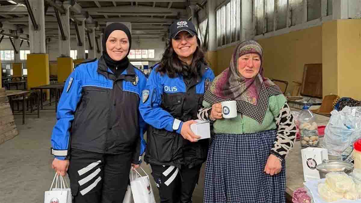 Bolu’da Polislerden Kadınlara 8 Mart Sürprizi