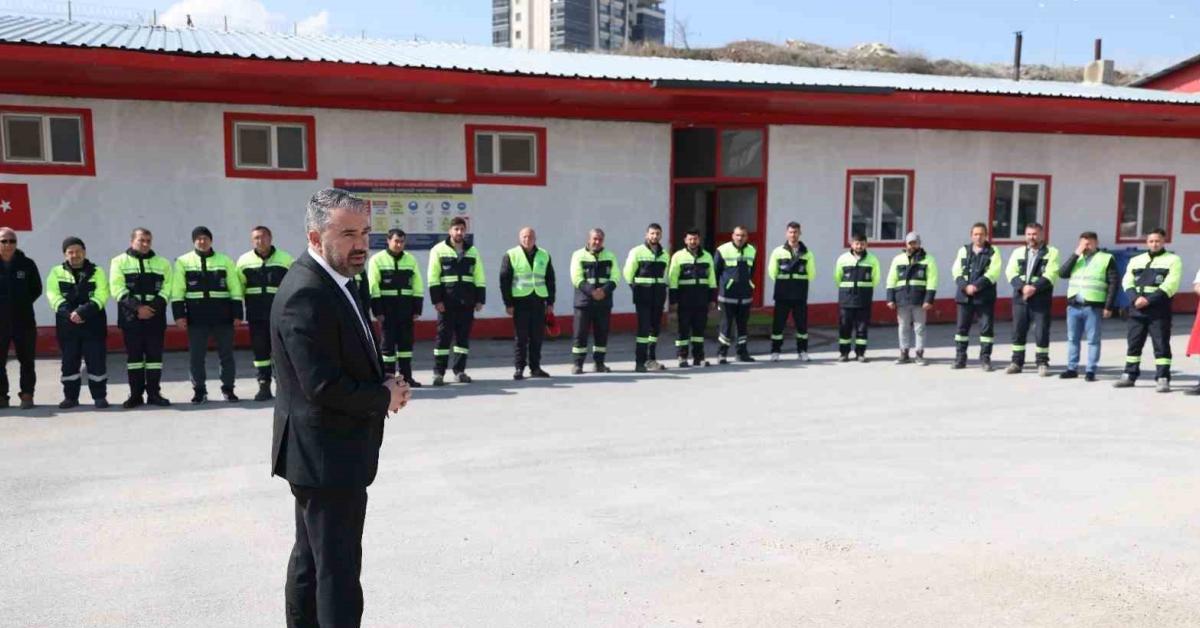 ankara pursaklarda baskan cetin personeliyle bayramlasti cntLEG39.jpg