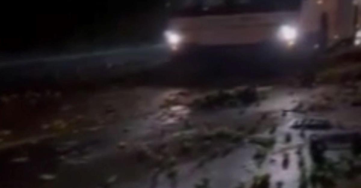 ankara yenimahallede elma yagmuru eB81GEMi.jpg