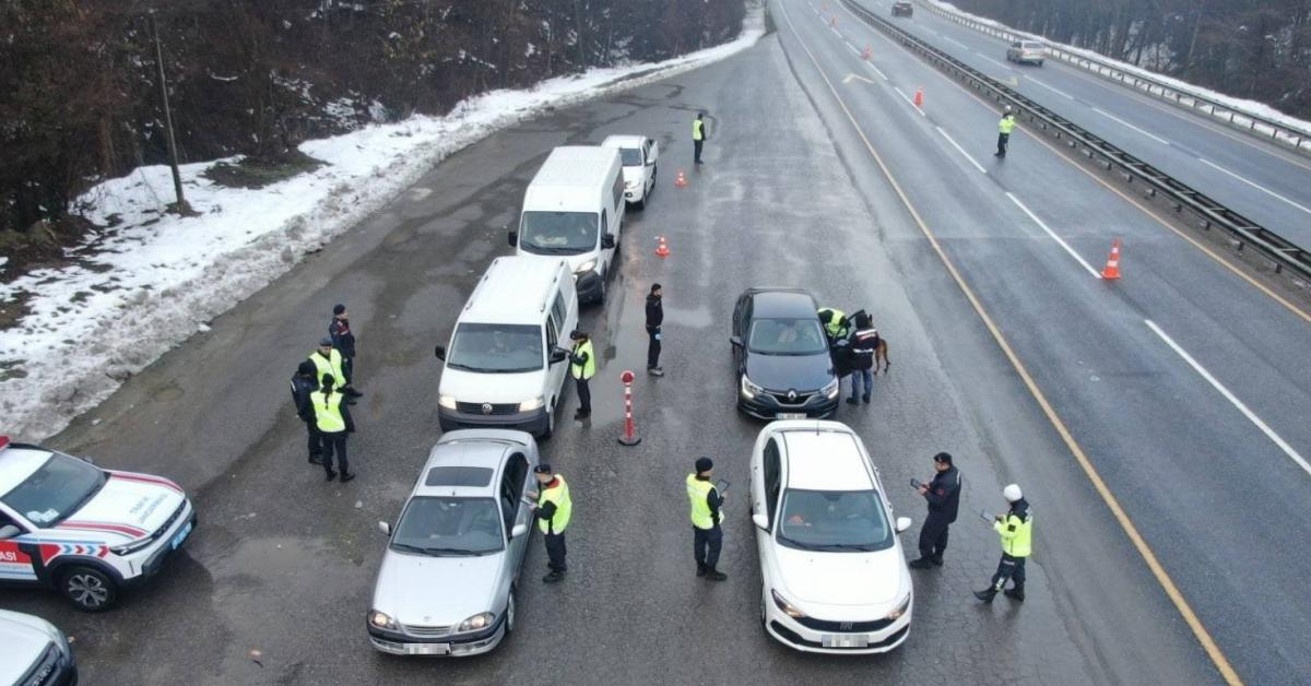 duzcede 2 bin 695 surucuye ceza kesildi sLG2sPH8.jpg