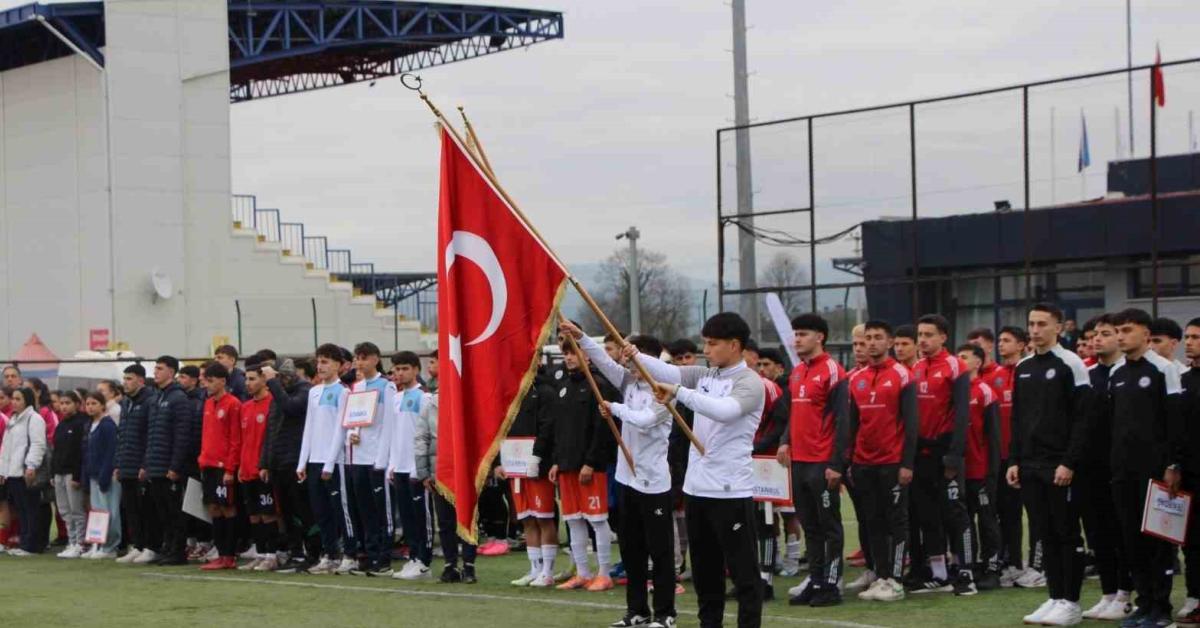 duzcede gencler futbol musabakalari basladi bqiNEcGh.jpg