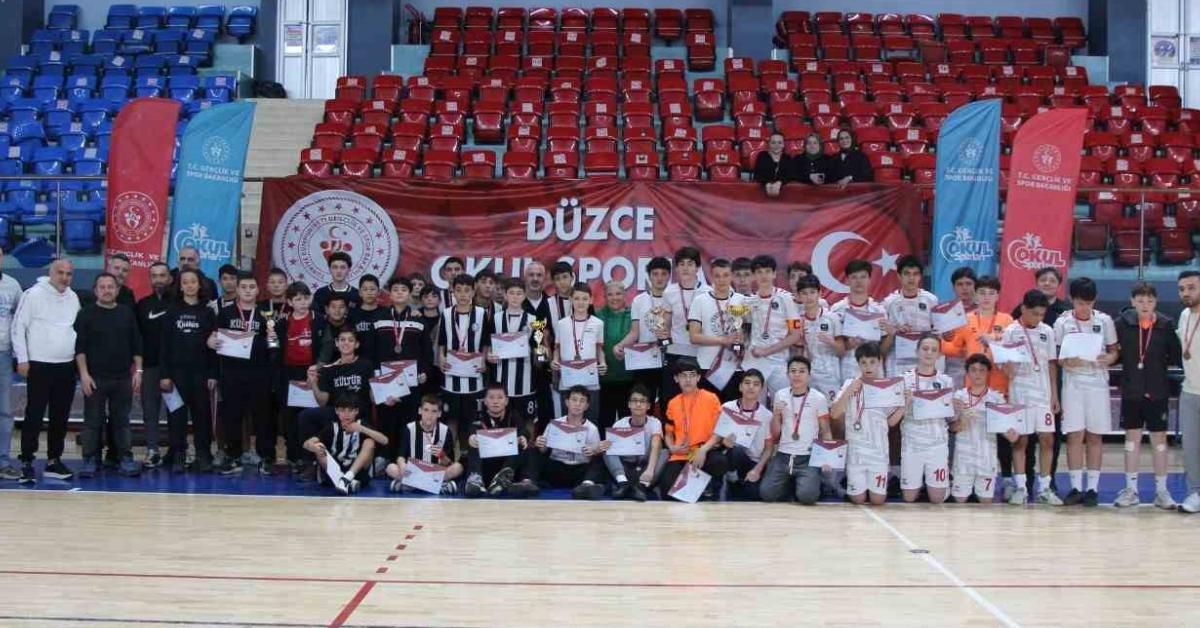 duzcenin yeni futsal sampiyonlari belli oldu pNzGuZTu.jpg