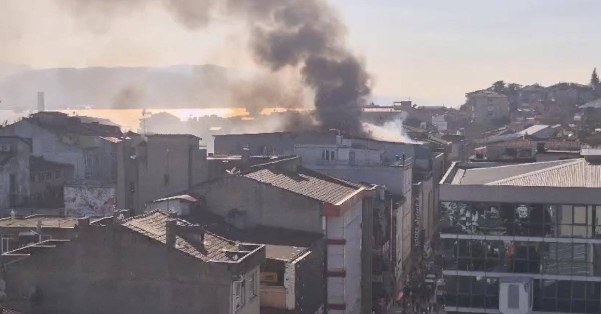 izmitteki is merkezinde yangin iki kisi dumandan etkilendi RHxcVIuS.jpg