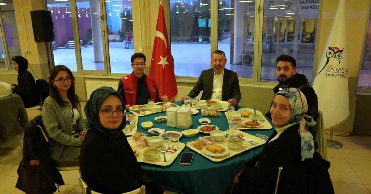 karabuk universitesinde binlerce kisi iftarda bulustu A3K3fX5g.jpg