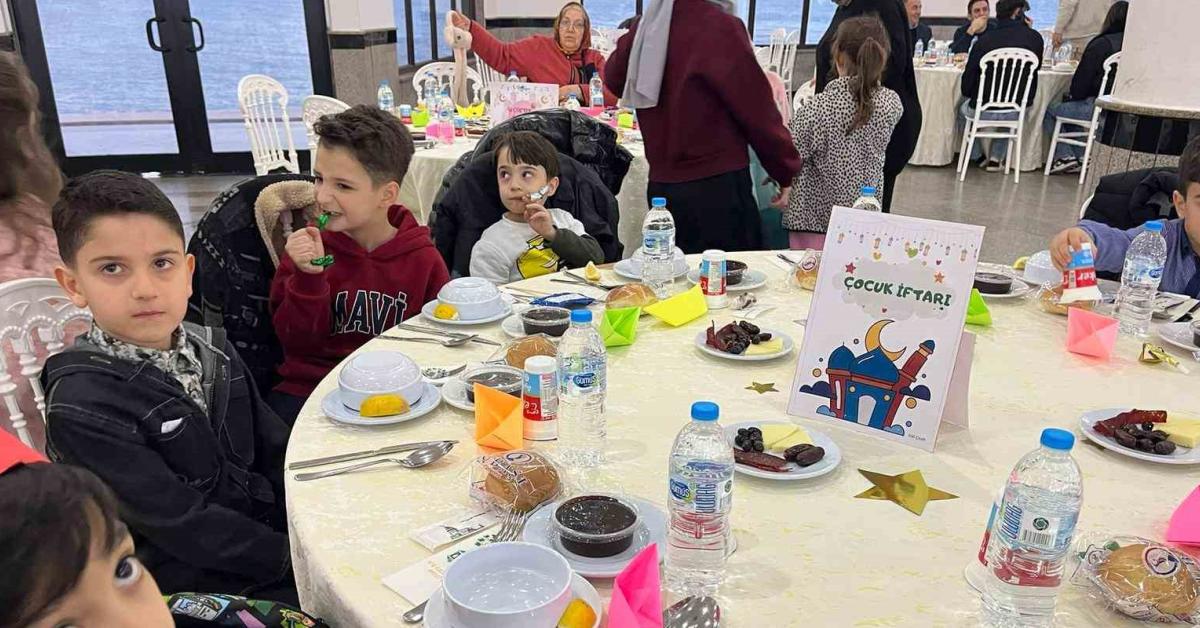 karamurselde merih demiraldan vefa ornegi RaBySyLa.jpg