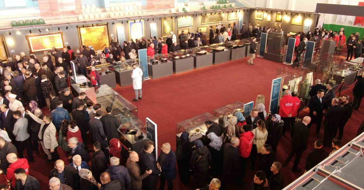 kastamonuda kutsal emanetler sergisi buyuk ilgi goruyor QPxKYSXB.jpg