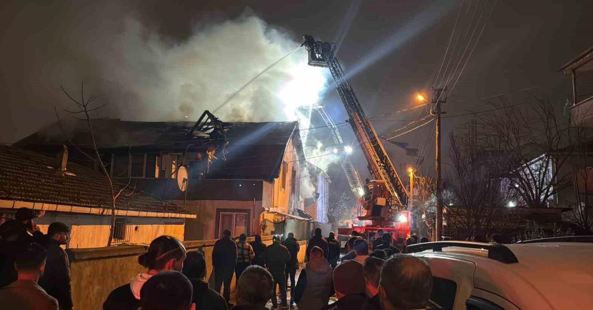 kocaeli derincede yangin panigi uLxQ6uaf.jpg