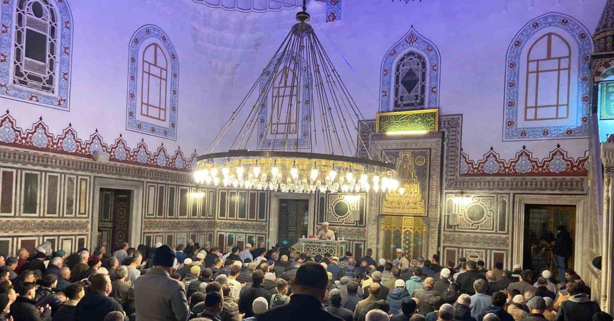 kocaelide kadir gecesi ibadetle dolu gece coskusunu yasayin t5kY8Vze.jpg