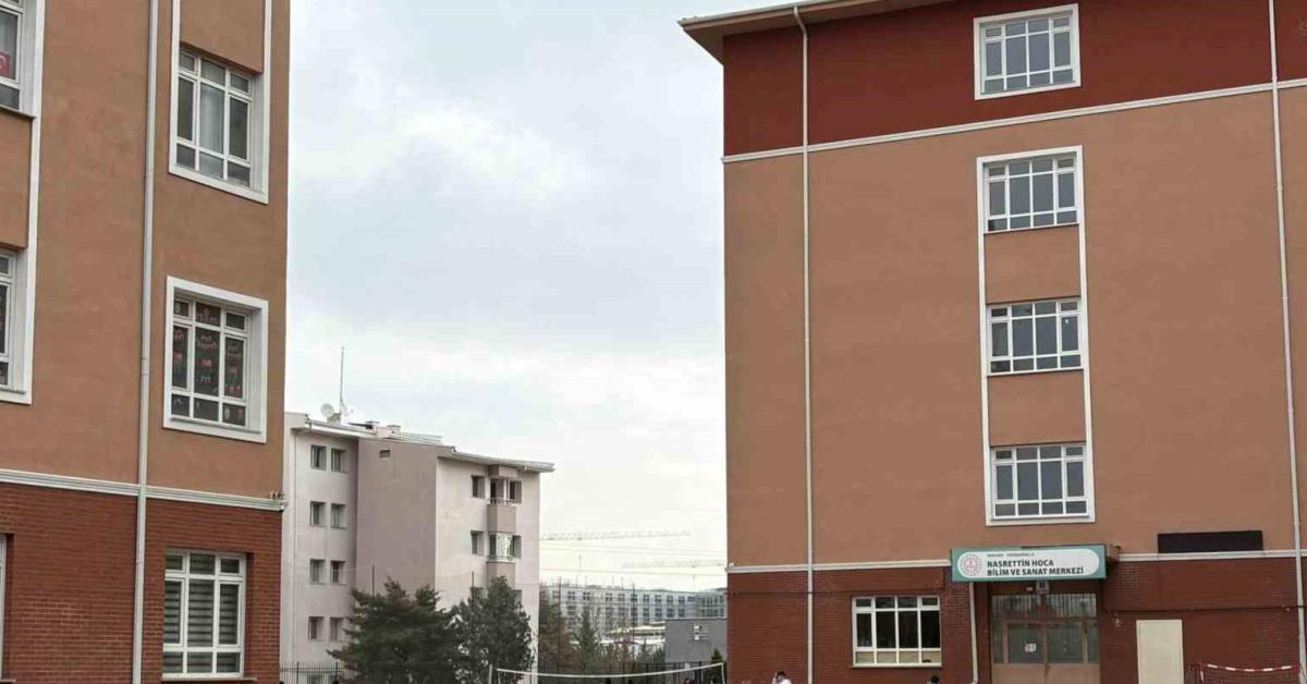 ogrenciler yeni doneme merhaba dedi Jj6hCwMU.jpg