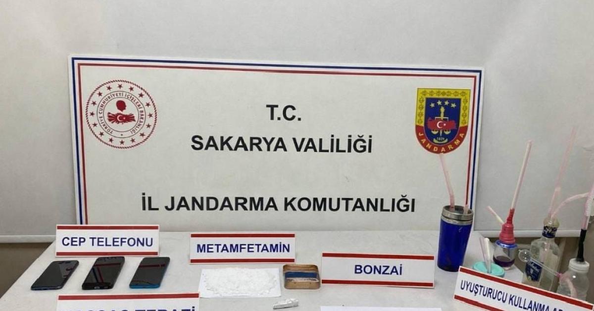 sakarya akyazida uyusturucu operasyonu 3 kisi tutuklandi rOtQEDC5.jpg