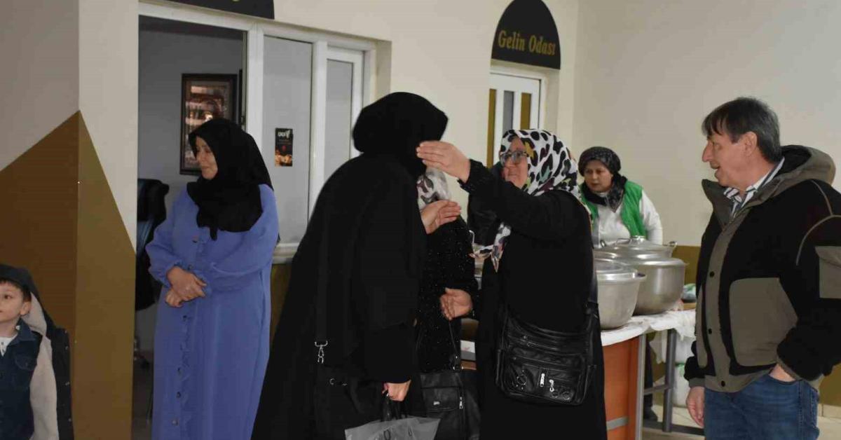 sakarya hendekte 500 akraba ayni iftar sofrasinda bulustu 7BUA597C.jpg