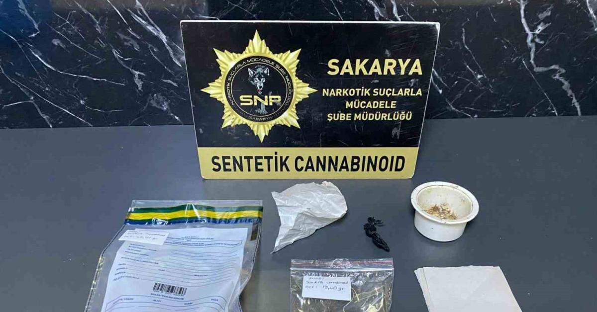 sakaryada uyusturucu operasyonu 3 supheli yakalandi 36dkILGR.jpg