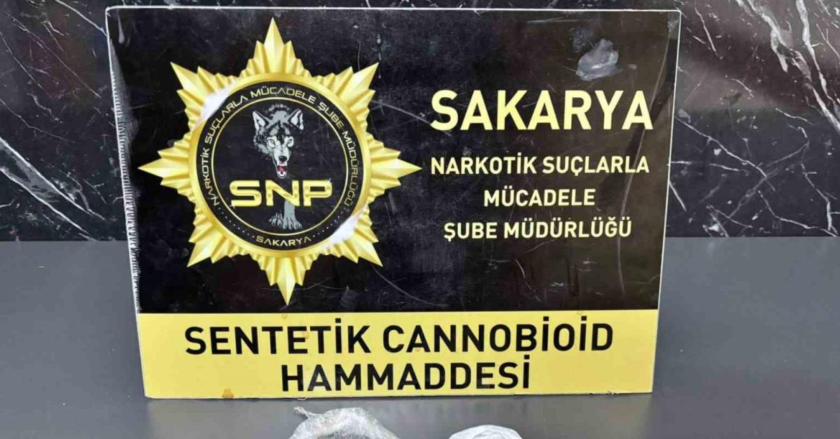 sakaryada uyusturucu operasyonu 6 gozalti 2 tutuklama sZflueEk.jpg