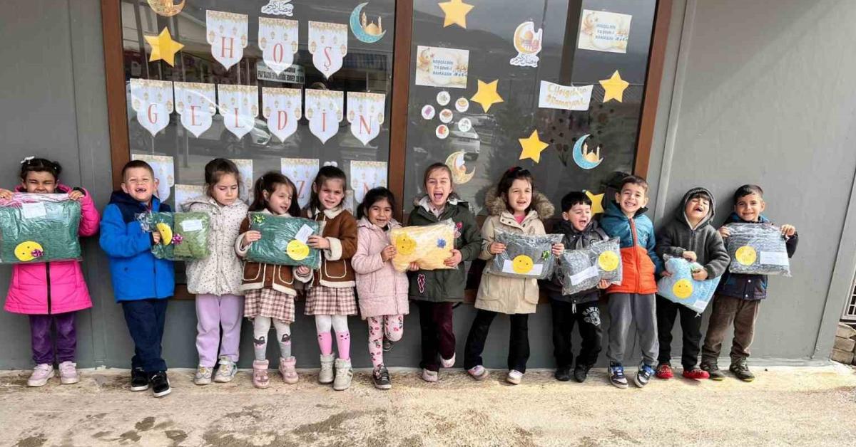 zonguldak alaplidan depremzedelere sevgi dolu yardim 6cu3vcSw.jpg