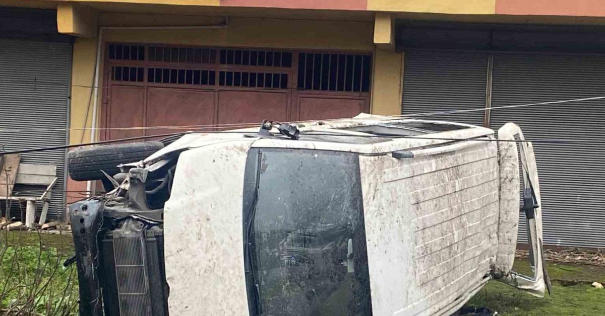 zonguldak ankara yolunda minibus devrildi RqbArODI.jpg