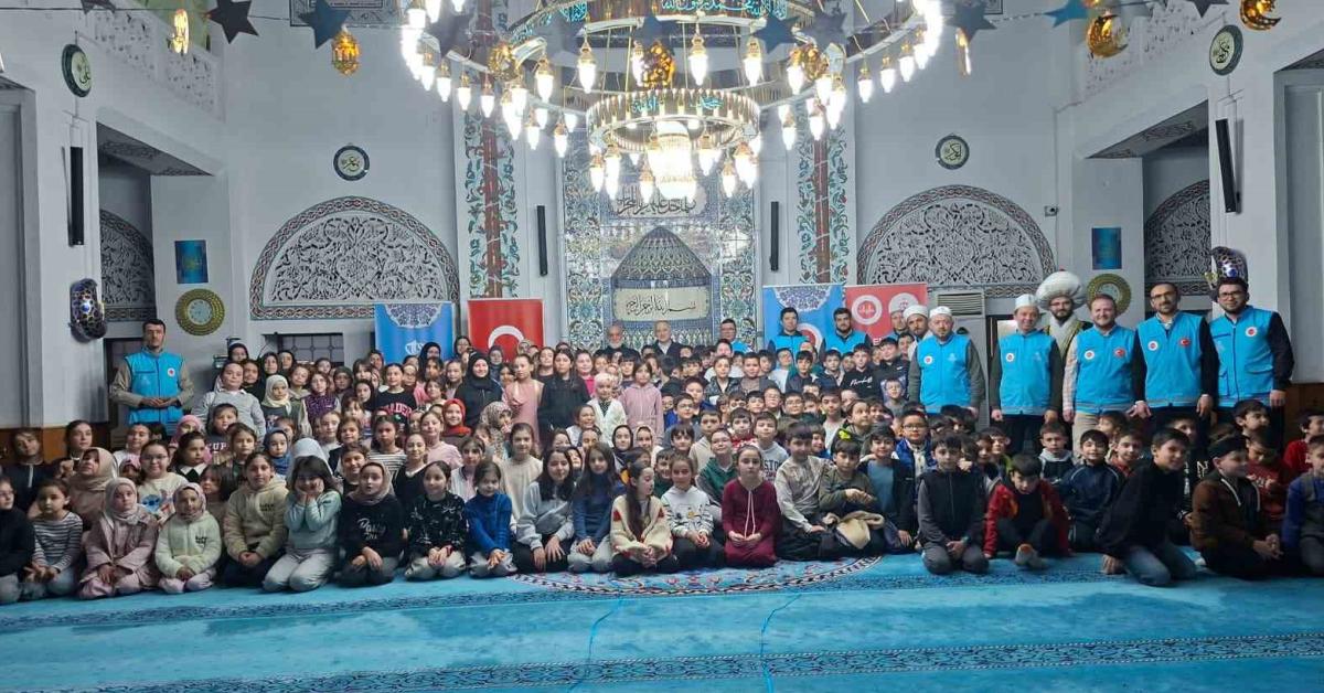 zonguldak devrekte 200 cocuga neseli iftar etkinligi IiYaXAlT.jpg