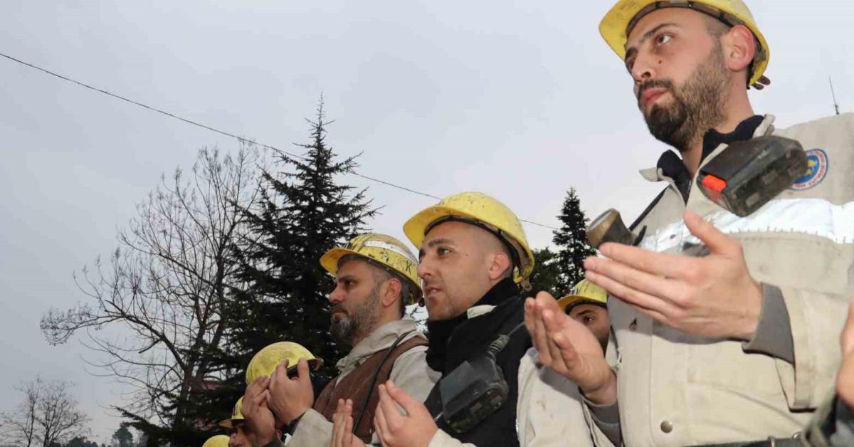 zonguldakta 103 maden iscisi dualarla anildi HdqMEyHg.jpg