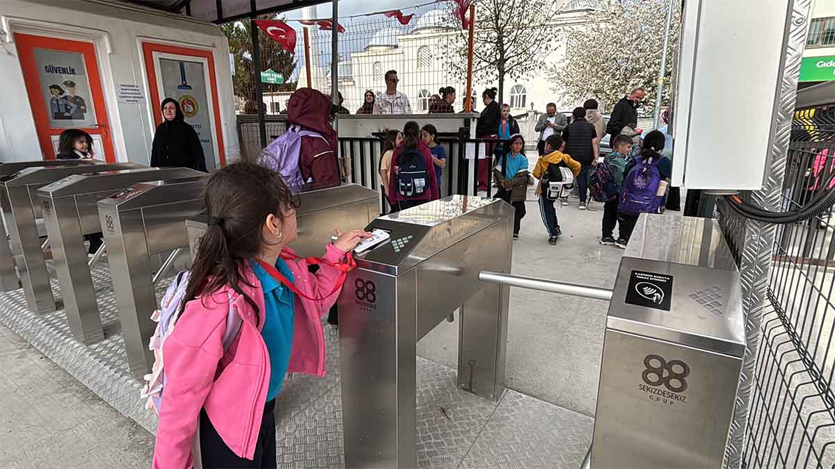 Bolu'da O Okulda Kartlı Turnike Dönemi Başladı