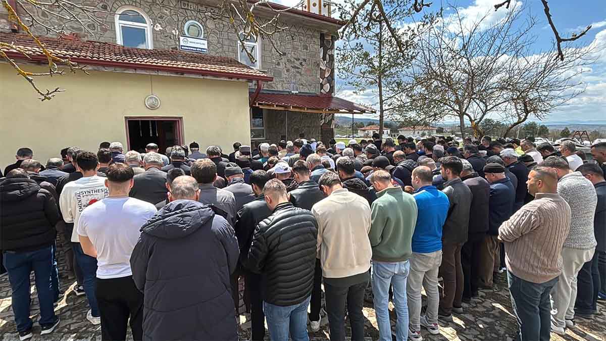 Ela Bebek Gerede'de Gözyaşlarıyla Defnedildi3