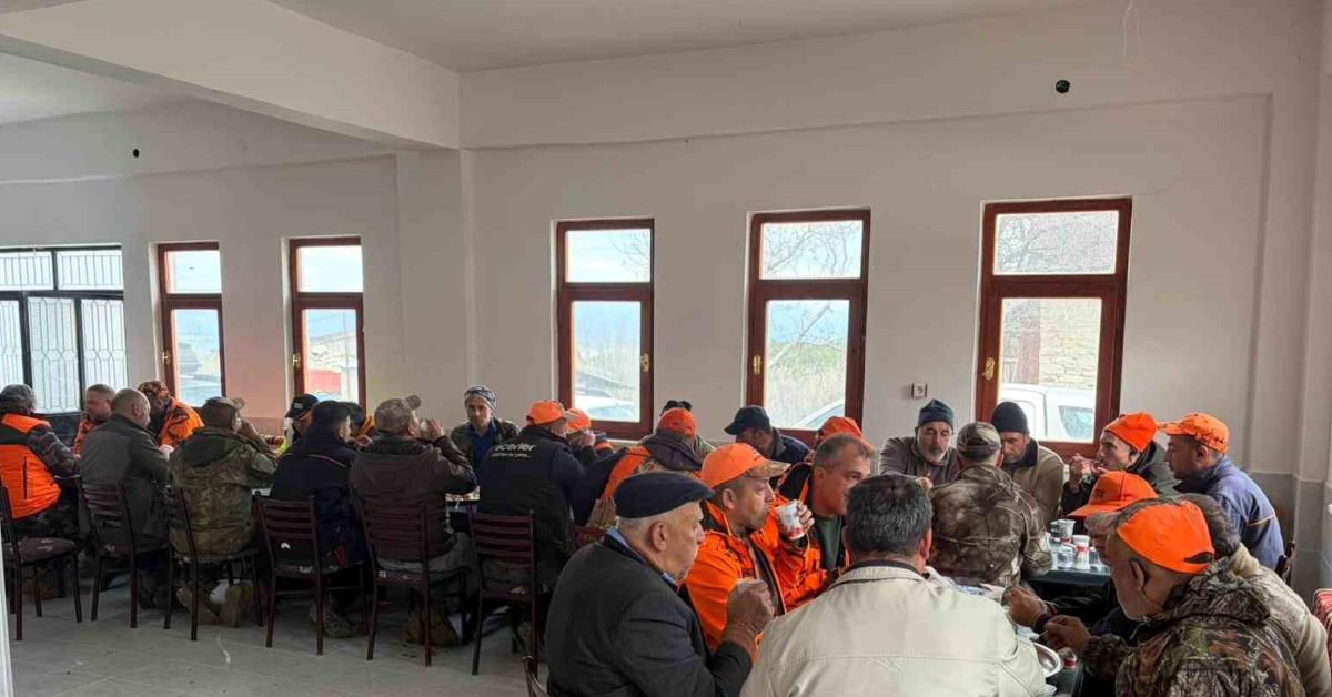 ankara beypazarinda yaban domuzlari icin surek avi Cp6nYcjQ.jpg